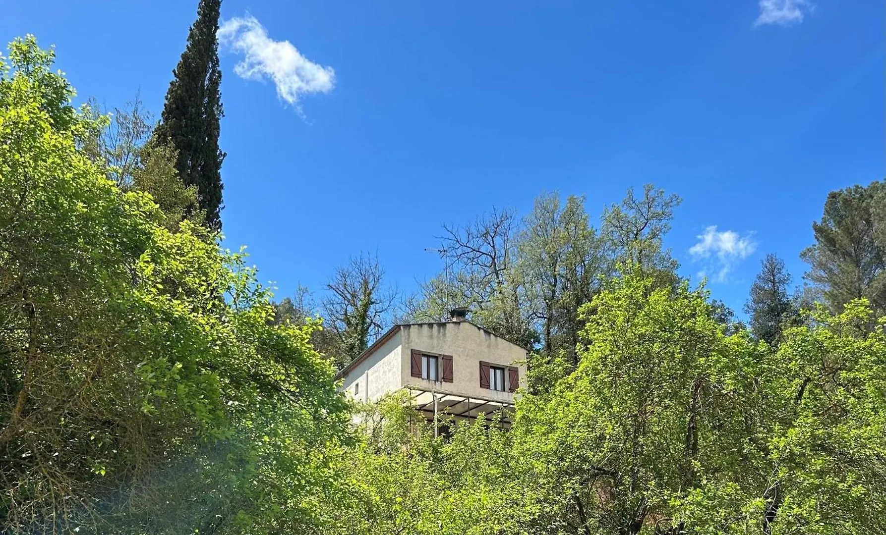 Les 4 Cypres Villa Contes  Contes (Alpes-Maritimes)